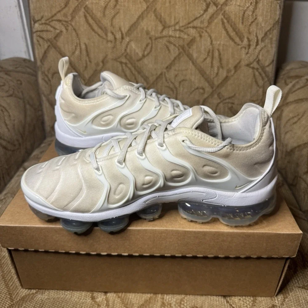 Nike Air VaporMax‎ Plus Size 9.5 Triple White Pure Platinum 924453-100 Nice!